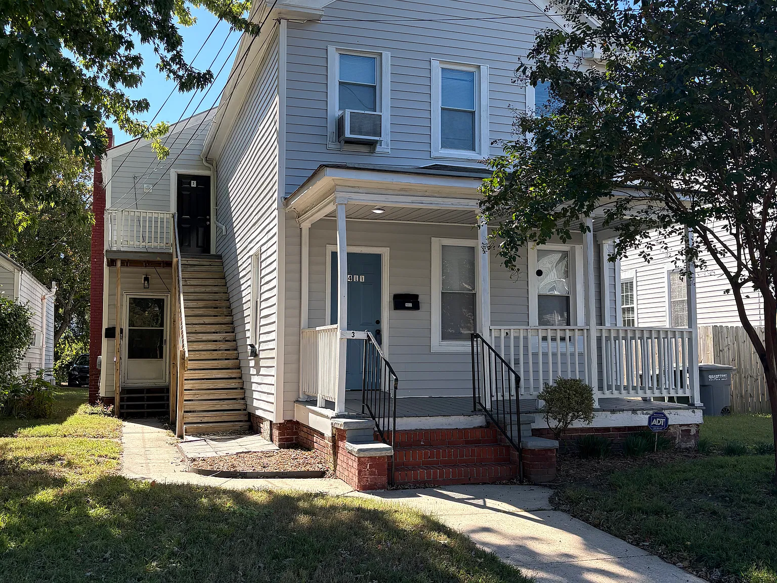 411 Lee St — Photo 2