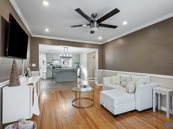 3rd image of 3023 Greenhill Dr NW