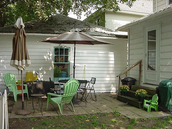 3rd image of 5 Cedar St