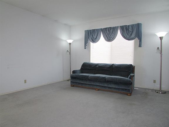 5th image of 2512 Hillcrest Way