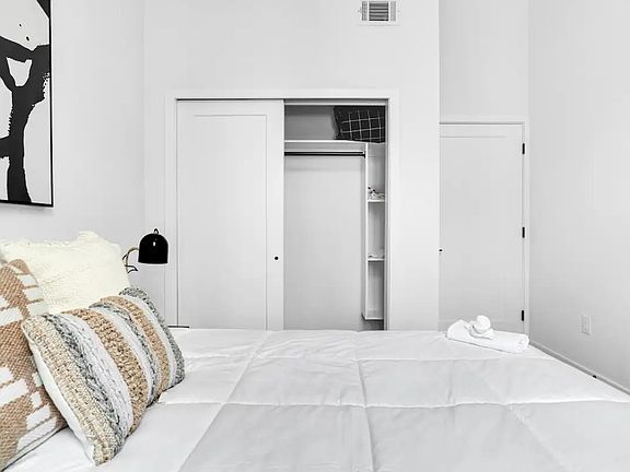 4th image of 1201 Wharton St #33