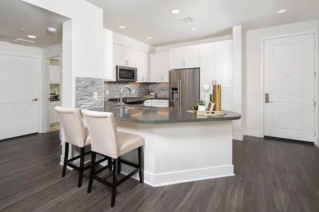 Island View Apartments — Photo 3