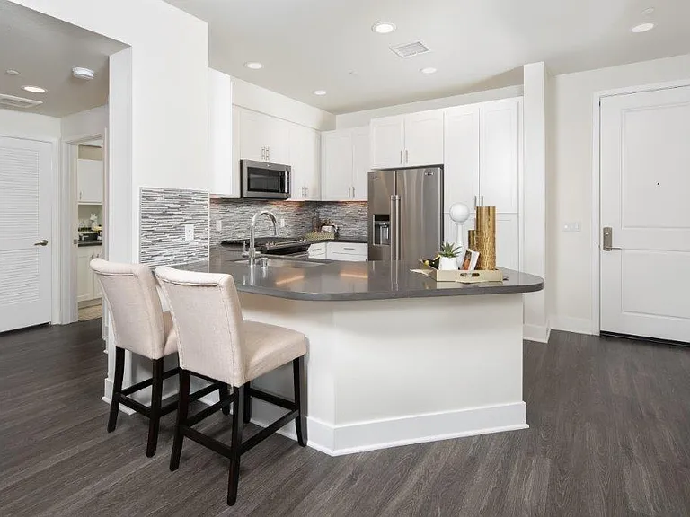 Island View Apartments — Photo 3