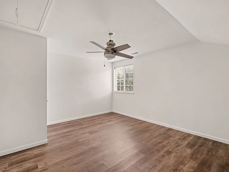 1046 Hemlock Dr — Photo 29
