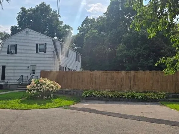 107 Church St, Bradford, RI 02808