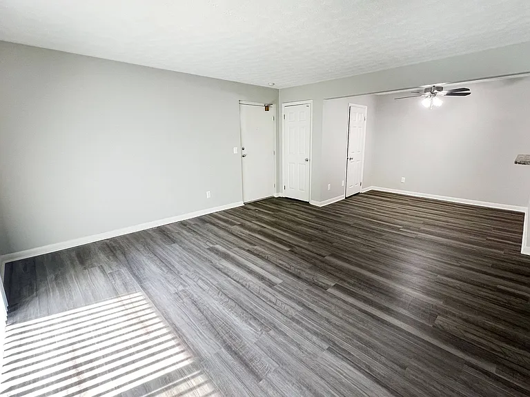 Fox Run Apartments — Photo 32