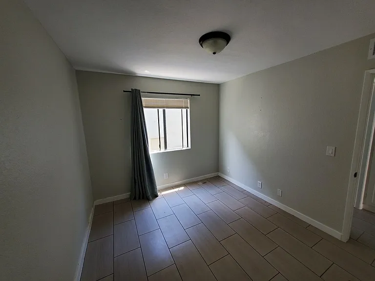 10037 Samoa Ave — Photo 7