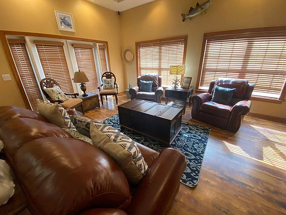5th image of 305 Storter Ave N #303