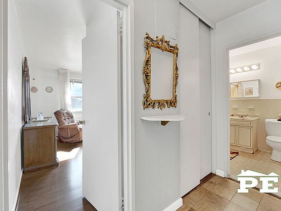4th image of 2915 W 5th St APT 7H