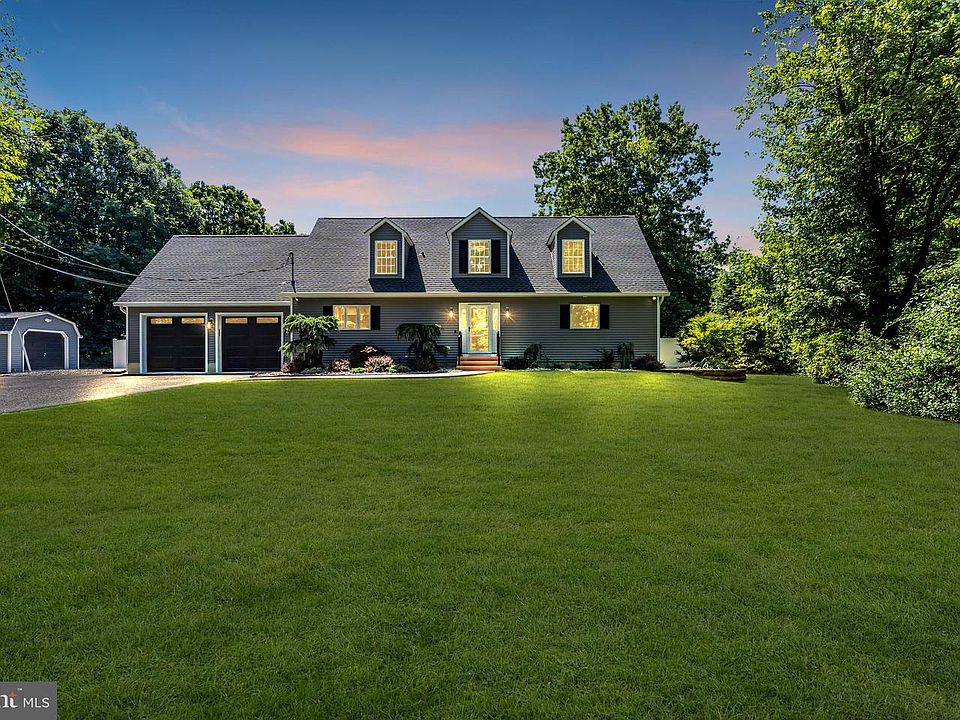 1st image of 412 Greentree Rd