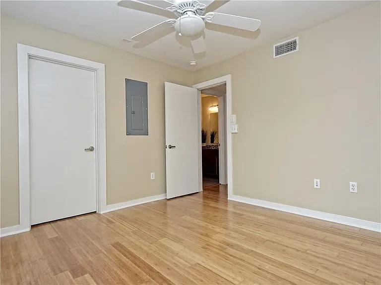 2200 Dickson Dr #126 — Photo 9