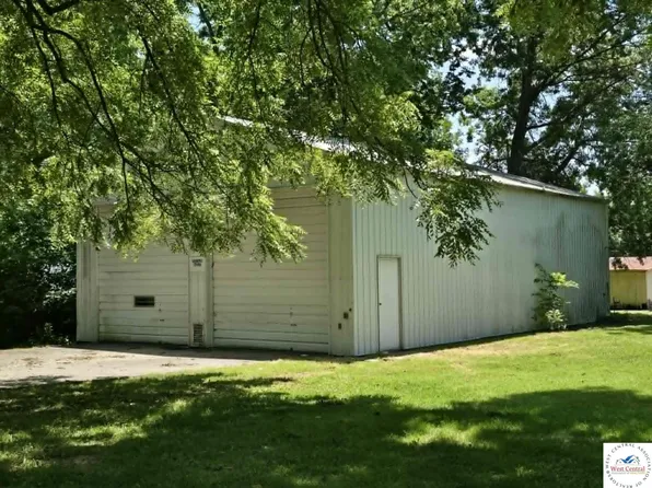 208 E Bodine Ave, Clinton, MO 64735