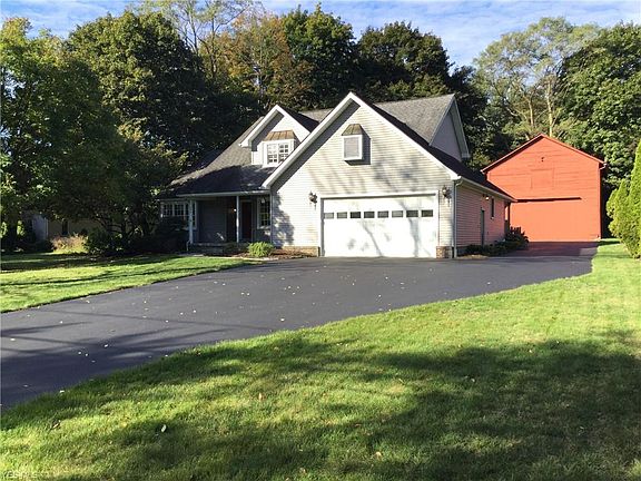 2nd image of 298 Oak St