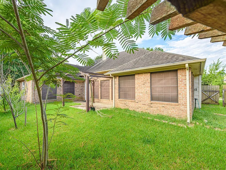 1813 Oak Wood Dr E — Photo 5