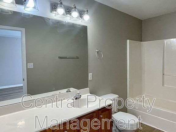 5th image of 320 Woodruff Park Ln