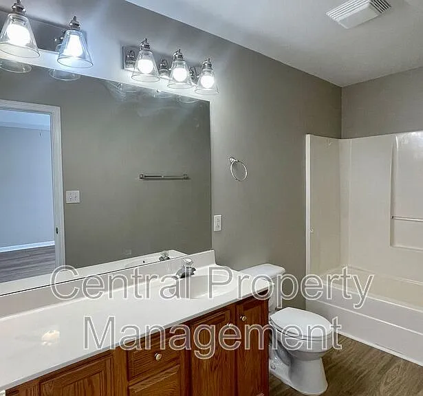 320 Woodruff Park Ln — Photo 5