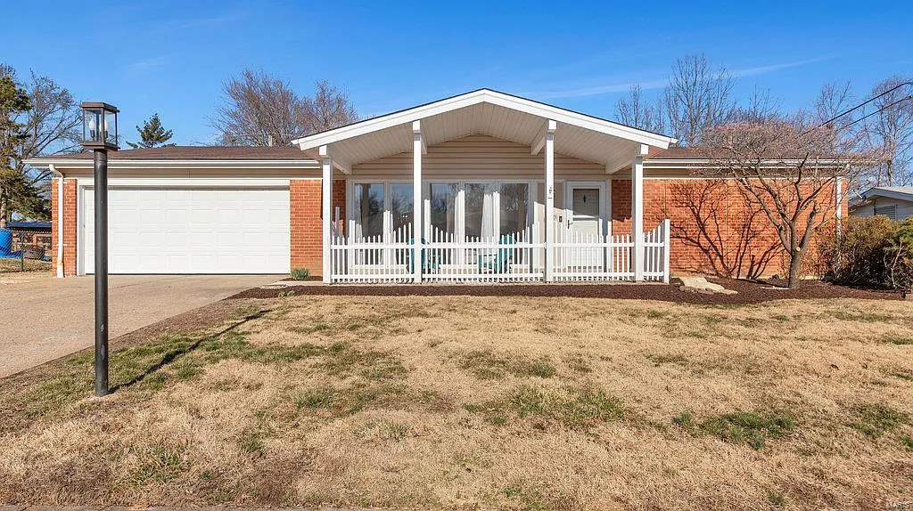 5043 Kempf Dr photo 1
