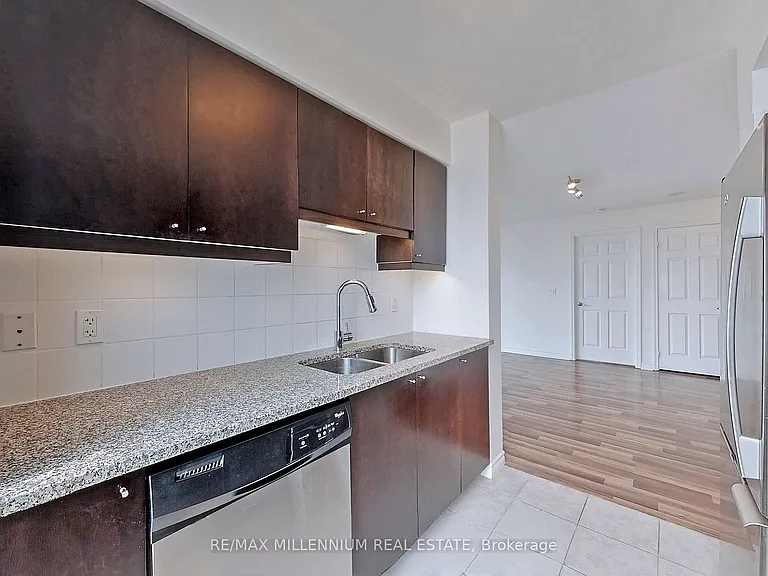 25 Lower Simcoe St #1508 — Photo 13
