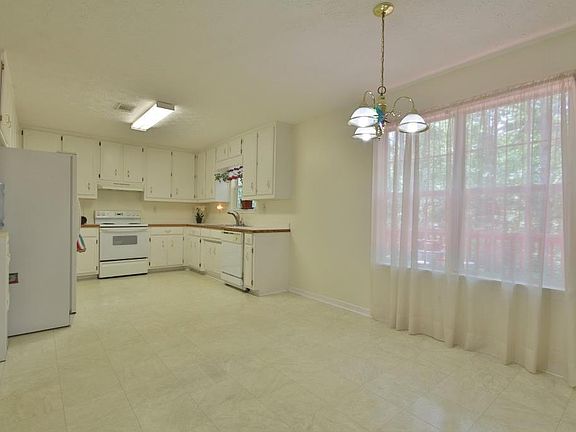 5th image of 2265 Valley Wood Dr