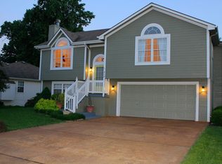 412 S Huntsman Blvd, Raymore, MO 64083