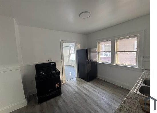 3rd image of 12202 Benham Ave #Up