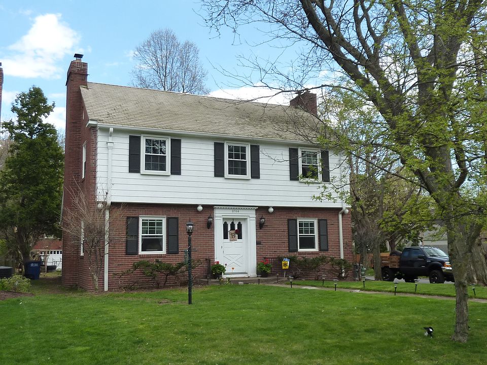 1st image of 2704 Middlesex Dr