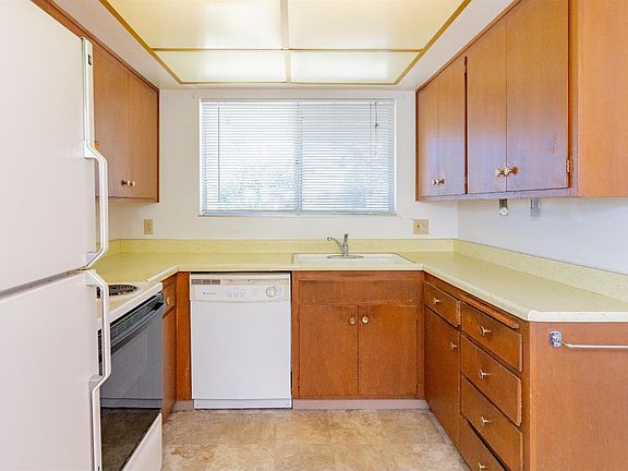 4th image of 146 Monterey Dr