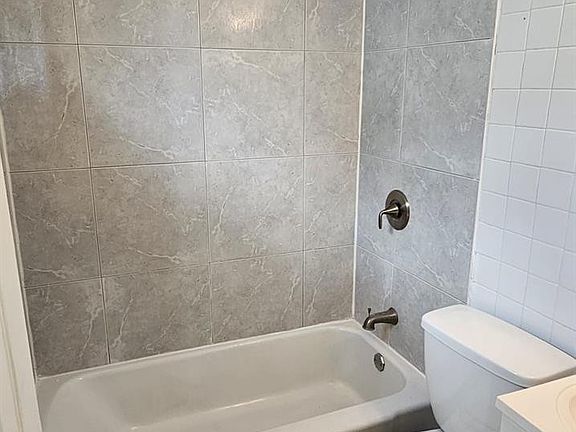 4th image of 2211 Lincoln Street #11