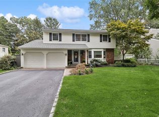 24 Lenore Pl, Hauppauge, NY 11788