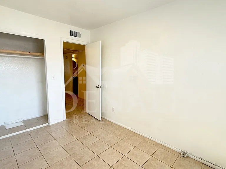 2061 S Apache Dr #1 — Photo 11