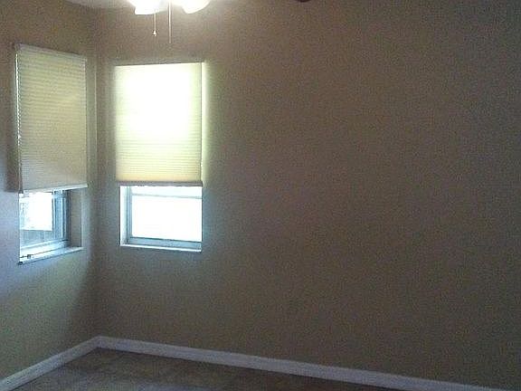 Master bedroom (fits a king size bed)