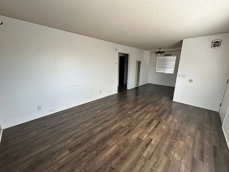 1295 Bond St — Photo 4