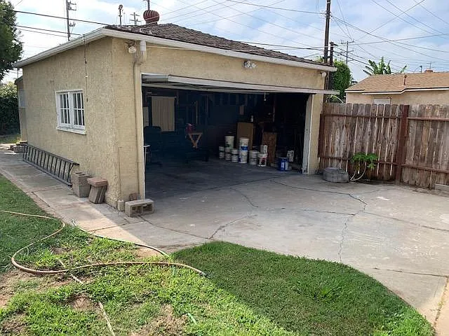 8624 Lilienthal Ave — Photo 38