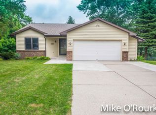 197 Highland Dr, Rockford, MI