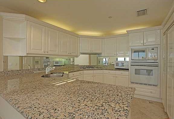 4th image of 800 Ocean Dr APT 903
