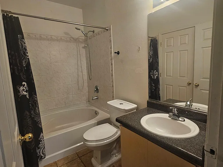 2047 W Bramburgh Ct — Photo 13