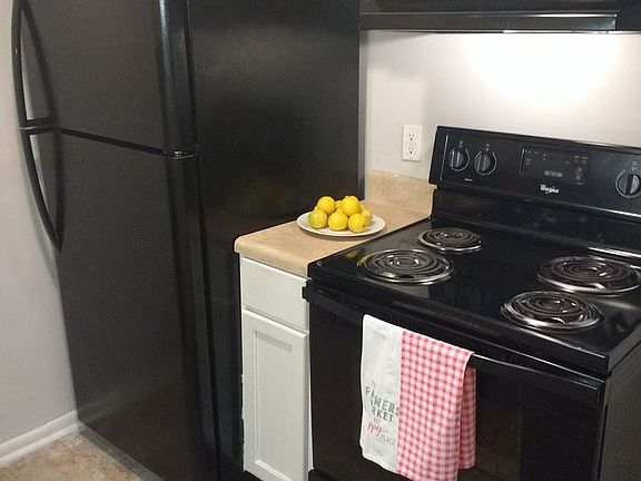 5th image of 406 Russell Pkwy APT 10