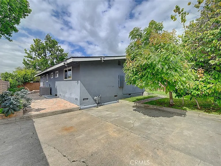 2044 W Spruce Ave — Photo 50