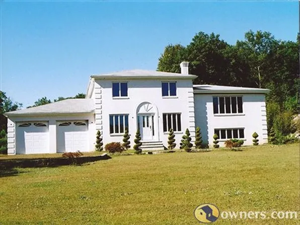 40 Howard Ave, Scituate, RI 02831