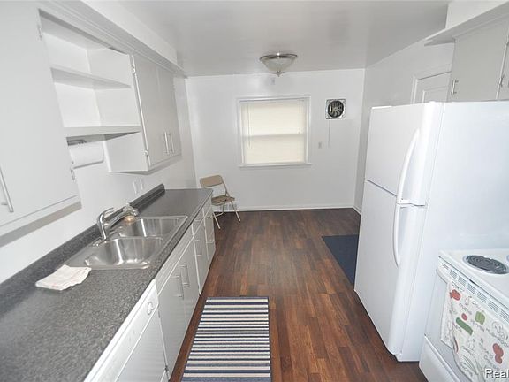4th image of 402 W Catalpa Dr