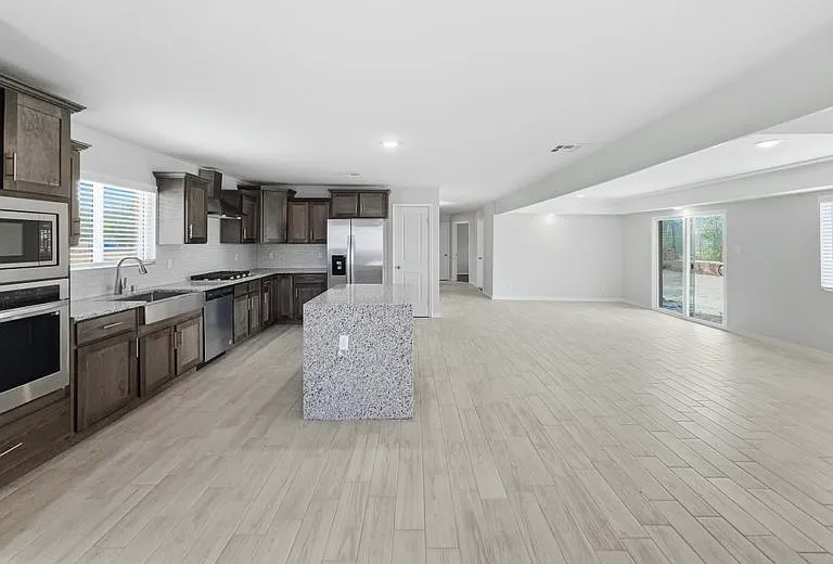 565 Gallagher St — Photo 15