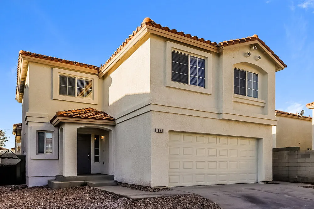 4 bed, 2.5 bath, 1741 sqft, $2,370 — Photo 2