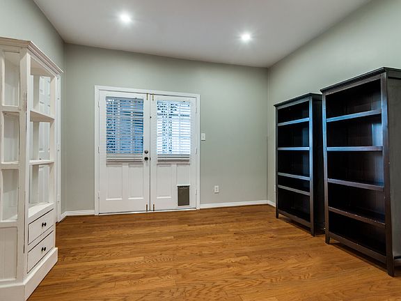 5th image of 4409 Bellaire Dr S APT 212