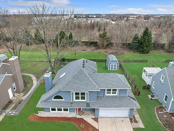 5th image of 1108 Almond Dr