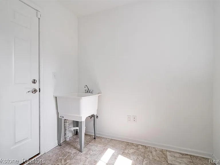 512 Midland Blvd — Photo 26