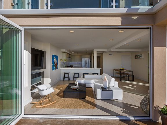 4th image of 2985 Ocean Front Walk #A