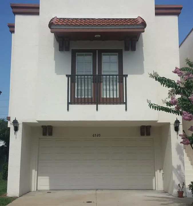 6520 Biscayne Shore Ln