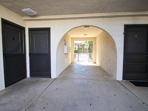 2nd image of 5306 Cahuenga Blvd APT 1