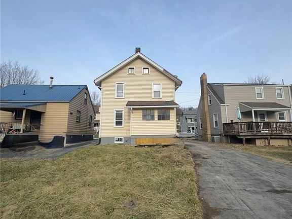 3rd image of 321 W Wood St