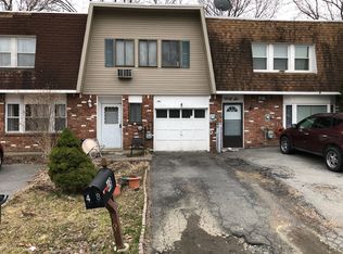 48 Hampton Ct, Middletown, NY 10941